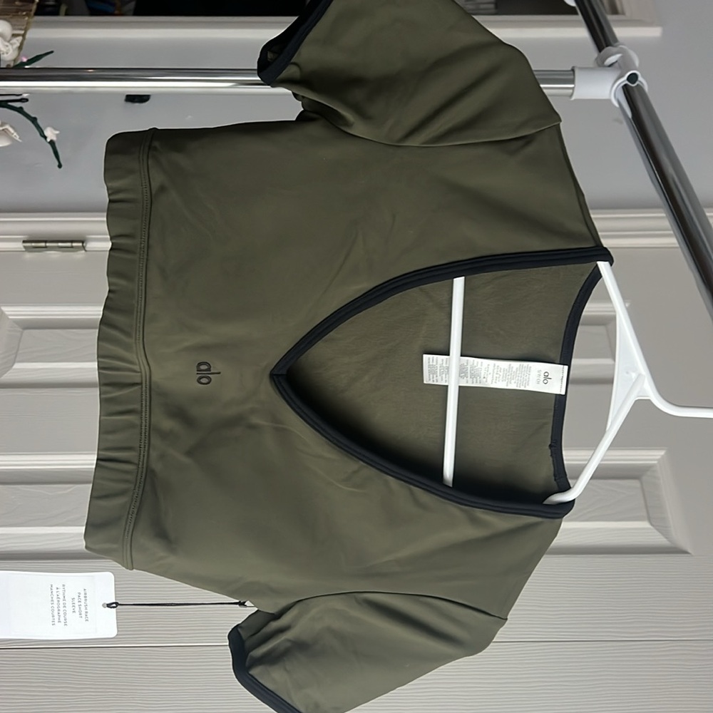 Alo Small Airbrush Race Pace Short Sleeve Color Olive
